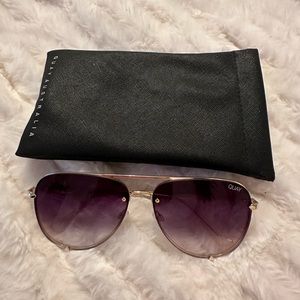 Quay gold frame with faded black lens